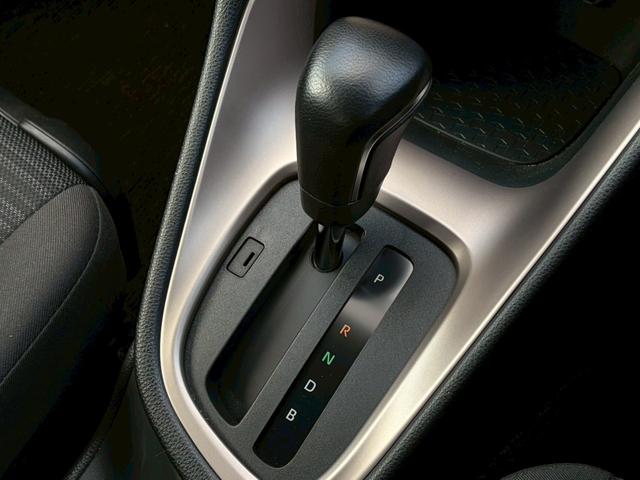 ヤリス ハイブリッドＺ　走行距離９０００キロ！　禁煙車　純正ナビ　全周囲モニター　ドラレコ　レーダークルーズ　衝突軽減　ブラインドスポット　ＬＥＤヘッドライト　前後クリソナ　シートヒーター　ＵＳＢポート　ＥＴＣ　車検整備付（20枚目）