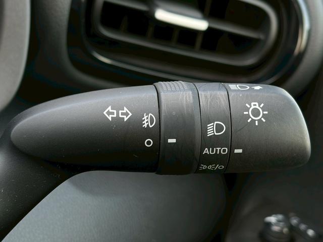 ヤリス ハイブリッドＺ　走行距離９０００キロ！　禁煙車　純正ナビ　全周囲モニター　ドラレコ　レーダークルーズ　衝突軽減　ブラインドスポット　ＬＥＤヘッドライト　前後クリソナ　シートヒーター　ＵＳＢポート　ＥＴＣ　車検整備付（26枚目）