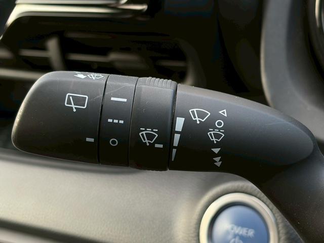 ヤリス ハイブリッドＺ　走行距離９０００キロ！　禁煙車　純正ナビ　全周囲モニター　ドラレコ　レーダークルーズ　衝突軽減　ブラインドスポット　ＬＥＤヘッドライト　前後クリソナ　シートヒーター　ＵＳＢポート　ＥＴＣ　車検整備付（27枚目）