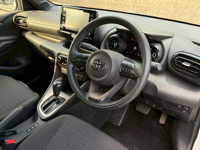 ヤリス ハイブリッドＺ　走行距離９０００キロ！　禁煙車　純正ナビ　全周囲モニター　ドラレコ　レーダークルーズ　衝突軽減　ブラインドスポット　ＬＥＤヘッドライト　前後クリソナ　シートヒーター　ＵＳＢポート　ＥＴＣ　車検整備付（32枚目）