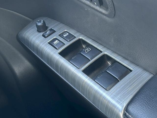 エルグランド ライダー　ブラックライン　黒本革シート　禁煙車　純正ナビ　フリップダウンモニター　黒レザーシート　全周囲カメラ　両側パワースライドドア　ドライブレコーダー　クリアランスソナー　クルーズコントロール　オットマン　フルセグ　ＥＴＣ　車検整備付（21枚目）