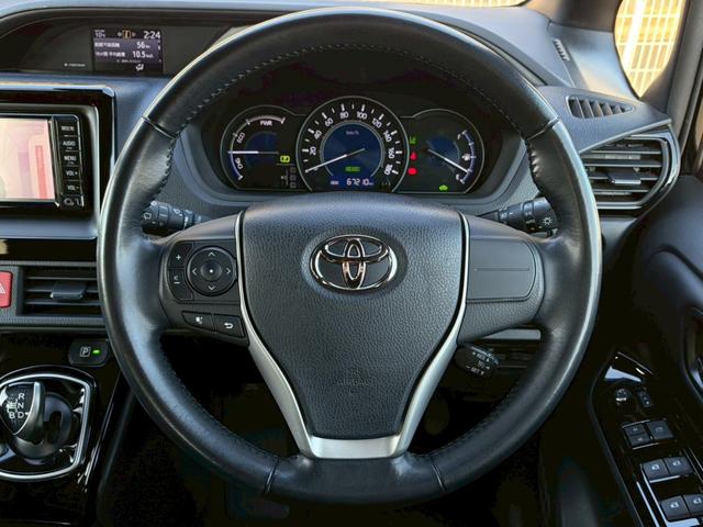 ヴォクシー ハイブリッドＶ　禁煙　両側パワースライドドア　セーフティセンス　純正ナビ　バックカメラ　地デジ　前席シートヒーター　クルーズコントロール　純正１５インチアルミ　スマートキー　ＥＴＣ　Ｂｌｕｅｔｏｏｔｈ接続　保証１年付（10枚目）