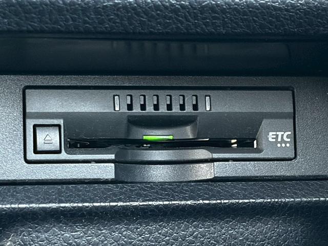 ヴォクシー ハイブリッドＶ　禁煙　両側パワースライドドア　セーフティセンス　純正ナビ　バックカメラ　地デジ　前席シートヒーター　クルーズコントロール　純正１５インチアルミ　スマートキー　ＥＴＣ　Ｂｌｕｅｔｏｏｔｈ接続　保証１年付（12枚目）