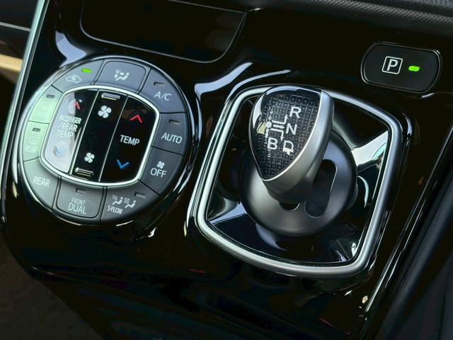 ヴォクシー ハイブリッドＶ　禁煙　両側パワースライドドア　セーフティセンス　純正ナビ　バックカメラ　地デジ　前席シートヒーター　クルーズコントロール　純正１５インチアルミ　スマートキー　ＥＴＣ　Ｂｌｕｅｔｏｏｔｈ接続　保証１年付（21枚目）