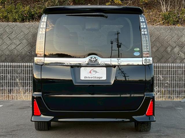 ヴォクシー ＺＳ　煌　禁煙　両側パワースライドドア　後席フリップダウンモニター　純正９インチナビ　バックカメラ　フルセグ　純正１６インチＡＷ　スマートキー　ＬＥＤヘッドライト　ドラレコ　ＥＴＣ　Ｂｌｕｅｔｏｏｔｈ　７人乗り（25枚目）