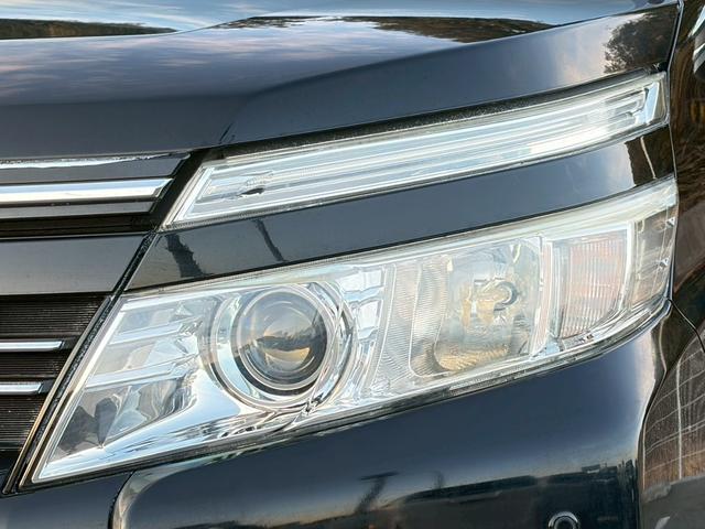 ヴォクシー ＺＳ　煌　禁煙　両側パワースライドドア　後席フリップダウンモニター　純正９インチナビ　バックカメラ　フルセグ　純正１６インチＡＷ　スマートキー　ＬＥＤヘッドライト　ドラレコ　ＥＴＣ　Ｂｌｕｅｔｏｏｔｈ　７人乗り（40枚目）
