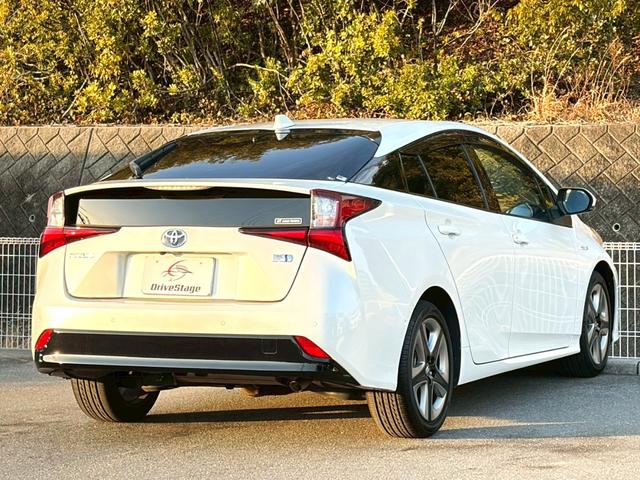 プリウス Aプレミアム ツーリングセレクション 禁煙車 純正9型ナビ バックカメラ 前後ドラレコ 黒革シート 前席シート冷暖 パーキングアシスト レーダークルーズ ヘッドアップディスプレイ LEDヘッドライト ETC 純正17インチAW 車検整備付(7枚目)
