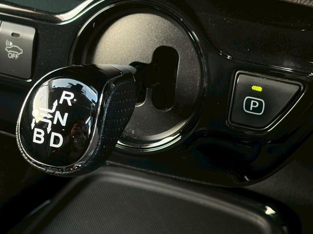 プリウス Aプレミアム ツーリングセレクション 禁煙車 純正9型ナビ バックカメラ 前後ドラレコ 黒革シート 前席シート冷暖 パーキングアシスト レーダークルーズ ヘッドアップディスプレイ LEDヘッドライト ETC 純正17インチAW 車検整備付(16枚目)