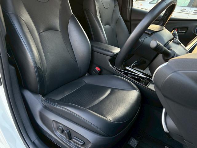 プリウス Aプレミアム ツーリングセレクション 禁煙車 純正9型ナビ バックカメラ 前後ドラレコ 黒革シート 前席シート冷暖 パーキングアシスト レーダークルーズ ヘッドアップディスプレイ LEDヘッドライト ETC 純正17インチAW 車検整備付(18枚目)