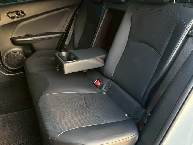 プリウス Aプレミアム ツーリングセレクション 禁煙車 純正9型ナビ バックカメラ 前後ドラレコ 黒革シート 前席シート冷暖 パーキングアシスト レーダークルーズ ヘッドアップディスプレイ LEDヘッドライト ETC 純正17インチAW 車検整備付(19枚目)