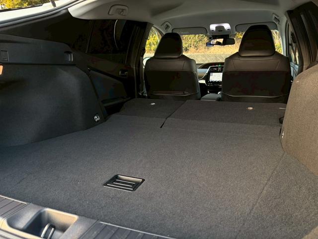 プリウス Aプレミアム ツーリングセレクション 禁煙車 純正9型ナビ バックカメラ 前後ドラレコ 黒革シート 前席シート冷暖 パーキングアシスト レーダークルーズ ヘッドアップディスプレイ LEDヘッドライト ETC 純正17インチAW 車検整備付(20枚目)