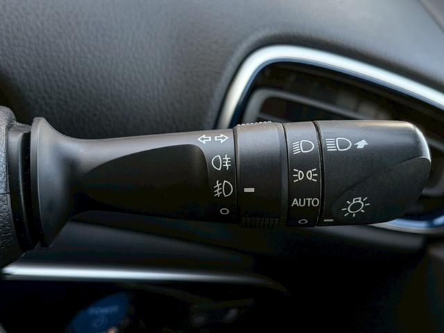 プリウス Aプレミアム ツーリングセレクション 禁煙車 純正9型ナビ バックカメラ 前後ドラレコ 黒革シート 前席シート冷暖 パーキングアシスト レーダークルーズ ヘッドアップディスプレイ LEDヘッドライト ETC 純正17インチAW 車検整備付(28枚目)