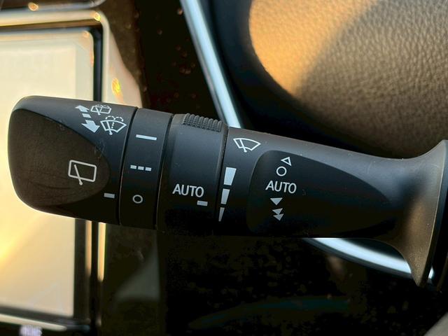 プリウス Aプレミアム ツーリングセレクション 禁煙車 純正9型ナビ バックカメラ 前後ドラレコ 黒革シート 前席シート冷暖 パーキングアシスト レーダークルーズ ヘッドアップディスプレイ LEDヘッドライト ETC 純正17インチAW 車検整備付(29枚目)