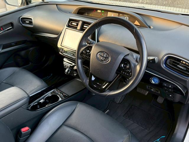 プリウス Aプレミアム ツーリングセレクション 禁煙車 純正9型ナビ バックカメラ 前後ドラレコ 黒革シート 前席シート冷暖 パーキングアシスト レーダークルーズ ヘッドアップディスプレイ LEDヘッドライト ETC 純正17インチAW 車検整備付(36枚目)