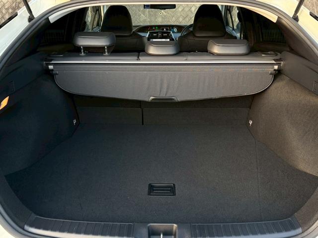 プリウス Aプレミアム ツーリングセレクション 禁煙車 純正9型ナビ バックカメラ 前後ドラレコ 黒革シート 前席シート冷暖 パーキングアシスト レーダークルーズ ヘッドアップディスプレイ LEDヘッドライト ETC 純正17インチAW 車検整備付(41枚目)