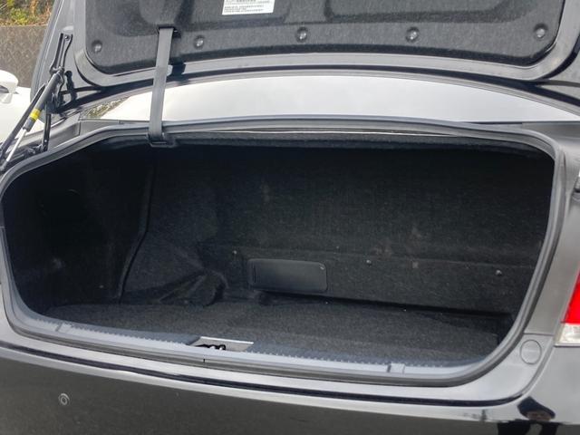 クラウンハイブリッド アスリートＳ　禁煙　黒革　純正ナビ　３６０度カメラ　純正１７インチＡＷ　シート冷暖　パワーシート　レーダークルーズ　フルセグ　ＥＴＣ　衝突軽減　レーンキープ　クリアランスソナー　Ｂｌｕｅｔｏｏｔｈ接続　スマートキー（12枚目）