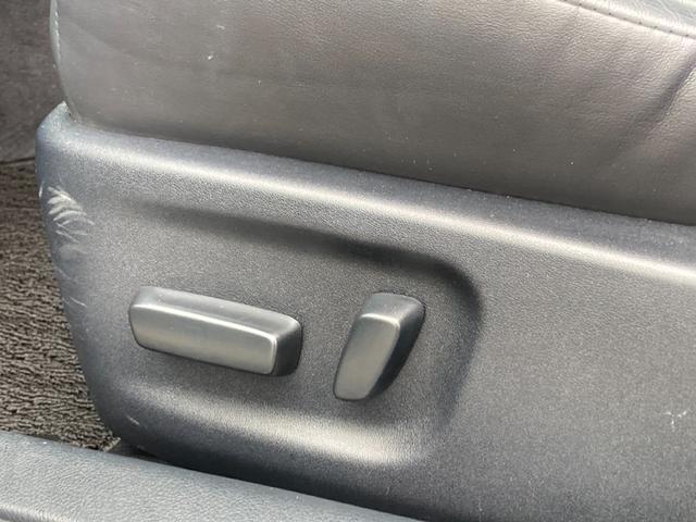 クラウンハイブリッド アスリートＳ　禁煙　黒革　純正ナビ　３６０度カメラ　純正１７インチＡＷ　シート冷暖　パワーシート　レーダークルーズ　フルセグ　ＥＴＣ　衝突軽減　レーンキープ　クリアランスソナー　Ｂｌｕｅｔｏｏｔｈ接続　スマートキー（28枚目）