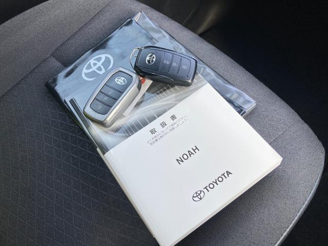 ノア S-G 禁煙 トヨタセーフティセンス 純正ディスプレイ カープレイ バックモニター パワスラ レーダークルーズ LEDヘッドライト ブレーキホールド スマートキー 純正16AW 前後クリソナ ETC 7人乗り(5枚目)