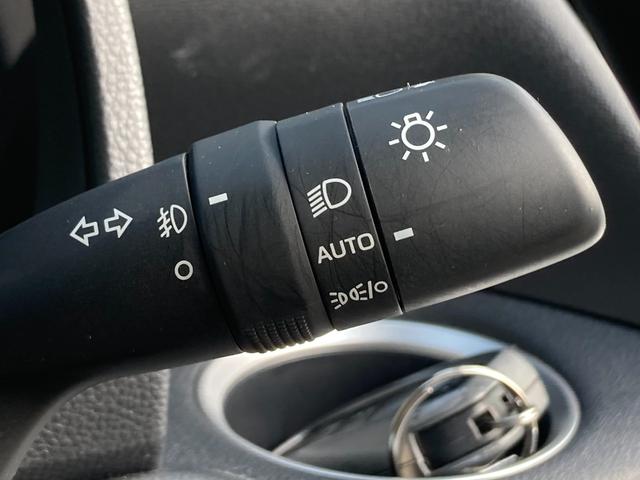 ノア S-G 禁煙 トヨタセーフティセンス 純正ディスプレイ カープレイ バックモニター パワスラ レーダークルーズ LEDヘッドライト ブレーキホールド スマートキー 純正16AW 前後クリソナ ETC 7人乗り(20枚目)