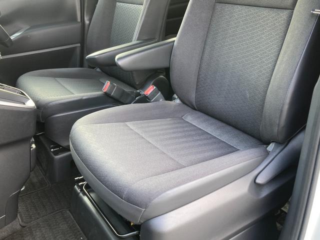 ノア S-G 禁煙 トヨタセーフティセンス 純正ディスプレイ カープレイ バックモニター パワスラ レーダークルーズ LEDヘッドライト ブレーキホールド スマートキー 純正16AW 前後クリソナ ETC 7人乗り(43枚目)