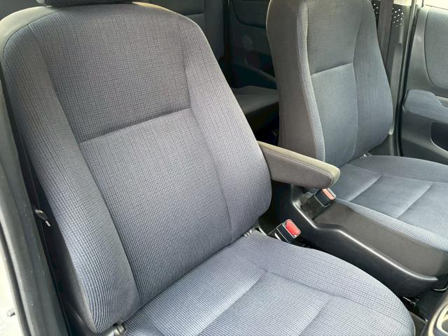 シエンタ Ｇ　禁煙　ユーザー買取　純正ナビ　後席モニター　バックカメラ　両側電動スライドドア　トヨタセーフティ　衝突軽減ブレーキ　フルセグＴＶ　スマートキー　レーンキープ　ＥＴＣ　法定整備点検付　保証１年（11枚目）