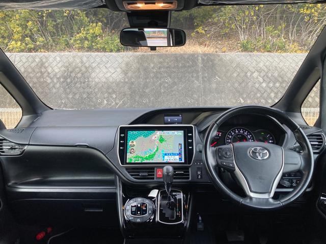 ノア Si ダブルバイビーII 禁煙 純正10インチナビ 後席フリップダウンモニター ハーフレザー 両側電動スライドドア 社外17インチAW 衝突軽減 クルーズコントロール バックカメラ スマートキー ETC 7人乗り 車検整備付(5枚目)