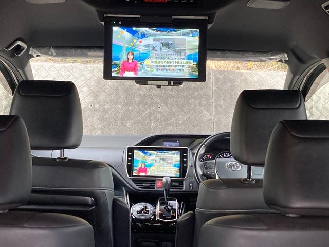 ノア Si ダブルバイビーII 禁煙 純正10インチナビ 後席フリップダウンモニター ハーフレザー 両側電動スライドドア 社外17インチAW 衝突軽減 クルーズコントロール バックカメラ スマートキー ETC 7人乗り 車検整備付(6枚目)