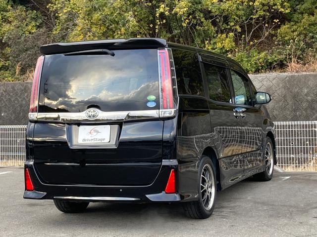 ノア Si ダブルバイビーII 禁煙 純正10インチナビ 後席フリップダウンモニター ハーフレザー 両側電動スライドドア 社外17インチAW 衝突軽減 クルーズコントロール バックカメラ スマートキー ETC 7人乗り 車検整備付(10枚目)