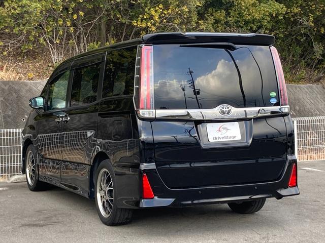 ノア Si ダブルバイビーII 禁煙 純正10インチナビ 後席フリップダウンモニター ハーフレザー 両側電動スライドドア 社外17インチAW 衝突軽減 クルーズコントロール バックカメラ スマートキー ETC 7人乗り 車検整備付(11枚目)