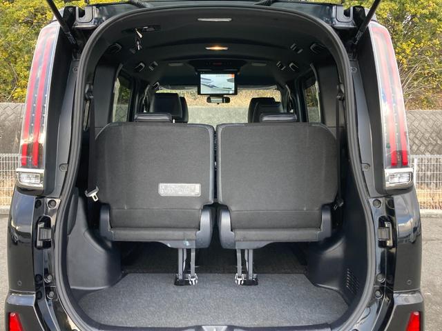 ノア Si ダブルバイビーII 禁煙 純正10インチナビ 後席フリップダウンモニター ハーフレザー 両側電動スライドドア 社外17インチAW 衝突軽減 クルーズコントロール バックカメラ スマートキー ETC 7人乗り 車検整備付(15枚目)