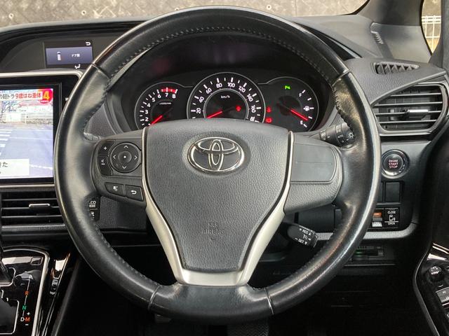 ノア Si ダブルバイビーII 禁煙 純正10インチナビ 後席フリップダウンモニター ハーフレザー 両側電動スライドドア 社外17インチAW 衝突軽減 クルーズコントロール バックカメラ スマートキー ETC 7人乗り 車検整備付(17枚目)