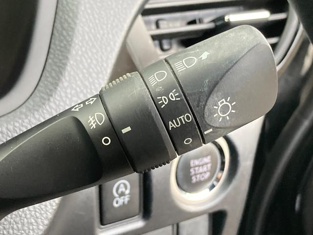 ノア Si ダブルバイビーII 禁煙 純正10インチナビ 後席フリップダウンモニター ハーフレザー 両側電動スライドドア 社外17インチAW 衝突軽減 クルーズコントロール バックカメラ スマートキー ETC 7人乗り 車検整備付(20枚目)