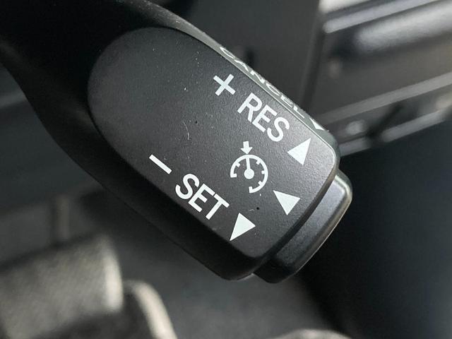 ノア Si ダブルバイビーII 禁煙 純正10インチナビ 後席フリップダウンモニター ハーフレザー 両側電動スライドドア 社外17インチAW 衝突軽減 クルーズコントロール バックカメラ スマートキー ETC 7人乗り 車検整備付(21枚目)