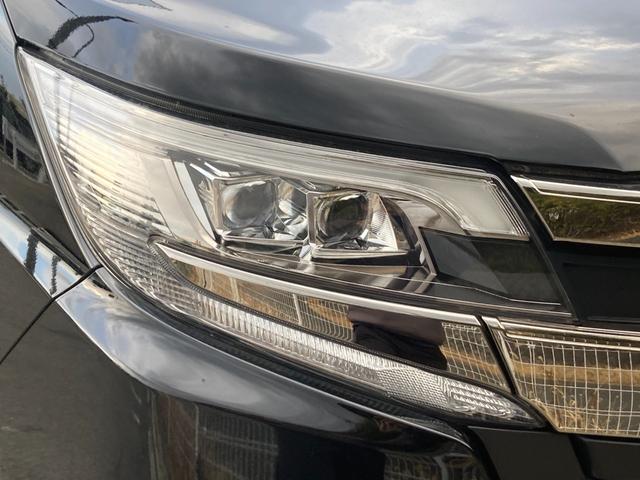 ノア Si ダブルバイビーII 禁煙 純正10インチナビ 後席フリップダウンモニター ハーフレザー 両側電動スライドドア 社外17インチAW 衝突軽減 クルーズコントロール バックカメラ スマートキー ETC 7人乗り 車検整備付(28枚目)