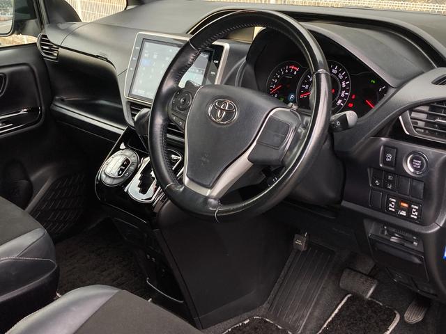 ノア Si ダブルバイビーII 禁煙 純正10インチナビ 後席フリップダウンモニター ハーフレザー 両側電動スライドドア 社外17インチAW 衝突軽減 クルーズコントロール バックカメラ スマートキー ETC 7人乗り 車検整備付(42枚目)