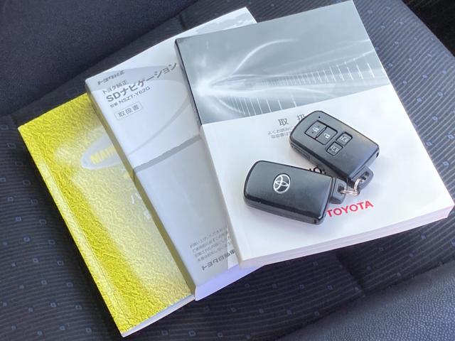 ヴォクシー ハイブリッドV 禁煙 両側パワースライドドア 前席シートヒーター ワイヤレス充電Qi 純正8型ナビ クルーズコントロール バックカメラ フルセグ LEDヘッドライト 純正15インチAW スマートキー ETC 7人乗り(9枚目)