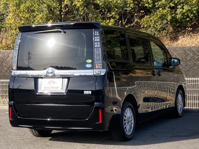 ヴォクシー ハイブリッドV 禁煙 両側パワースライドドア 前席シートヒーター ワイヤレス充電Qi 純正8型ナビ クルーズコントロール バックカメラ フルセグ LEDヘッドライト 純正15インチAW スマートキー ETC 7人乗り(11枚目)