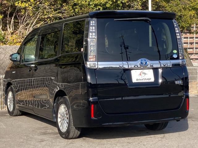 ヴォクシー ハイブリッドV 禁煙 両側パワースライドドア 前席シートヒーター ワイヤレス充電Qi 純正8型ナビ クルーズコントロール バックカメラ フルセグ LEDヘッドライト 純正15インチAW スマートキー ETC 7人乗り(12枚目)