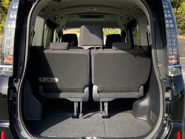 ヴォクシー ハイブリッドV 禁煙 両側パワースライドドア 前席シートヒーター ワイヤレス充電Qi 純正8型ナビ クルーズコントロール バックカメラ フルセグ LEDヘッドライト 純正15インチAW スマートキー ETC 7人乗り(16枚目)