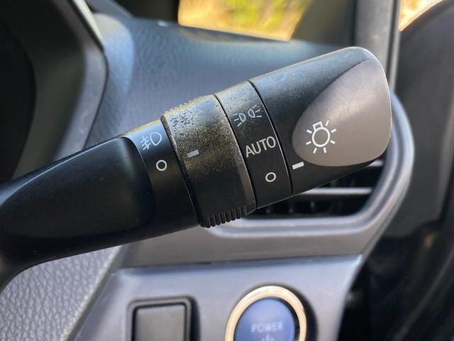 ヴォクシー ハイブリッドV 禁煙 両側パワースライドドア 前席シートヒーター ワイヤレス充電Qi 純正8型ナビ クルーズコントロール バックカメラ フルセグ LEDヘッドライト 純正15インチAW スマートキー ETC 7人乗り(22枚目)