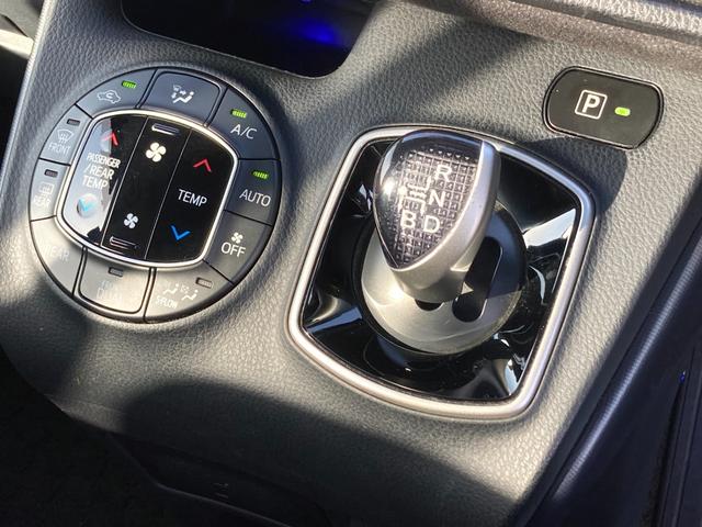 ヴォクシー ハイブリッドV 禁煙 両側パワースライドドア 前席シートヒーター ワイヤレス充電Qi 純正8型ナビ クルーズコントロール バックカメラ フルセグ LEDヘッドライト 純正15インチAW スマートキー ETC 7人乗り(26枚目)