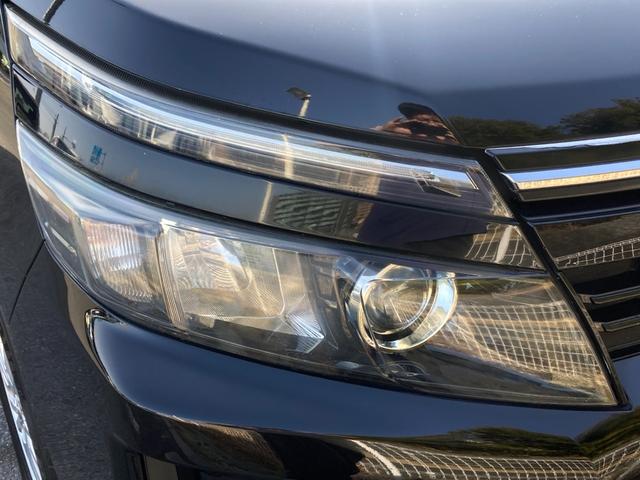 ヴォクシー ハイブリッドV 禁煙 両側パワースライドドア 前席シートヒーター ワイヤレス充電Qi 純正8型ナビ クルーズコントロール バックカメラ フルセグ LEDヘッドライト 純正15インチAW スマートキー ETC 7人乗り(28枚目)