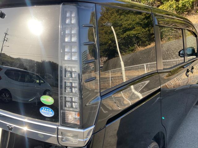 ヴォクシー ハイブリッドV 禁煙 両側パワースライドドア 前席シートヒーター ワイヤレス充電Qi 純正8型ナビ クルーズコントロール バックカメラ フルセグ LEDヘッドライト 純正15インチAW スマートキー ETC 7人乗り(30枚目)
