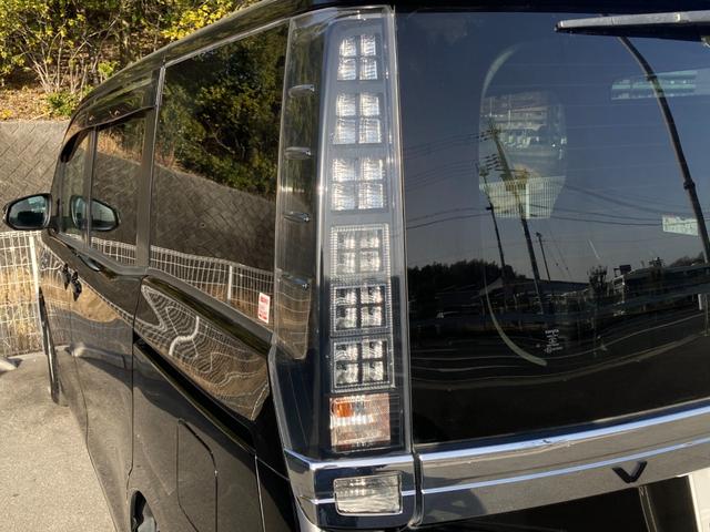 ヴォクシー ハイブリッドV 禁煙 両側パワースライドドア 前席シートヒーター ワイヤレス充電Qi 純正8型ナビ クルーズコントロール バックカメラ フルセグ LEDヘッドライト 純正15インチAW スマートキー ETC 7人乗り(31枚目)