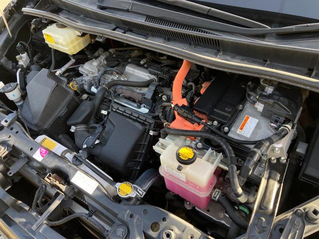 ヴォクシー ハイブリッドV 禁煙 両側パワースライドドア 前席シートヒーター ワイヤレス充電Qi 純正8型ナビ クルーズコントロール バックカメラ フルセグ LEDヘッドライト 純正15インチAW スマートキー ETC 7人乗り(36枚目)
