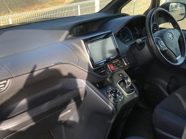 ヴォクシー ハイブリッドV 禁煙 両側パワースライドドア 前席シートヒーター ワイヤレス充電Qi 純正8型ナビ クルーズコントロール バックカメラ フルセグ LEDヘッドライト 純正15インチAW スマートキー ETC 7人乗り(40枚目)