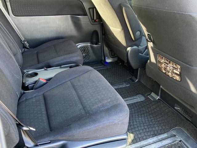 ヴォクシー ハイブリッドV 禁煙 両側パワースライドドア 前席シートヒーター ワイヤレス充電Qi 純正8型ナビ クルーズコントロール バックカメラ フルセグ LEDヘッドライト 純正15インチAW スマートキー ETC 7人乗り(42枚目)