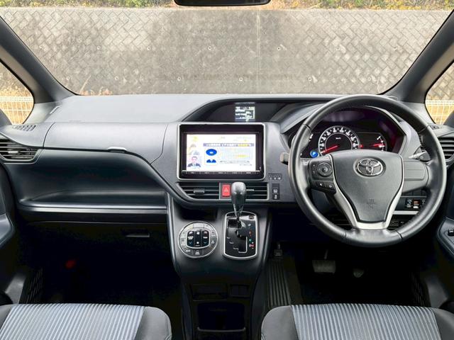 ヴォクシー ZS 禁煙車 社外マフラー モデリスタエアロ 純正9型ナビ フリップダウン 両側パワースライドドア バックカメラ フルセグ ドラレコ 前後クリソナ LED 純正16AW スマートキー 7人乗り 車検整備付(6枚目)