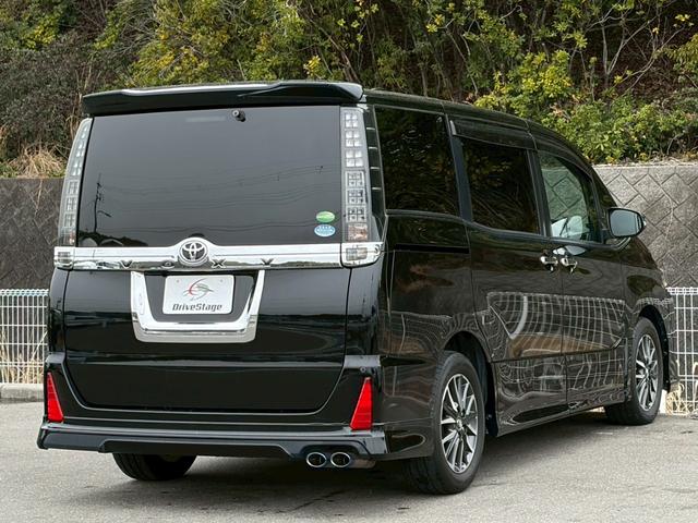 ヴォクシー ZS 禁煙車 社外マフラー モデリスタエアロ 純正9型ナビ フリップダウン 両側パワースライドドア バックカメラ フルセグ ドラレコ 前後クリソナ LED 純正16AW スマートキー 7人乗り 車検整備付(7枚目)