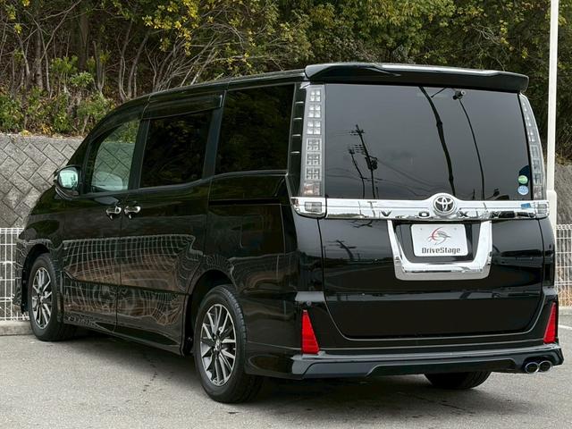 ヴォクシー ZS 禁煙車 社外マフラー モデリスタエアロ 純正9型ナビ フリップダウン 両側パワースライドドア バックカメラ フルセグ ドラレコ 前後クリソナ LED 純正16AW スマートキー 7人乗り 車検整備付(9枚目)